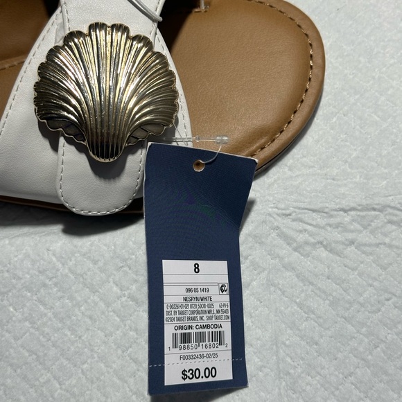 Universal Thread White Sandals with Gold Shell Detail - Picture 3 of 5